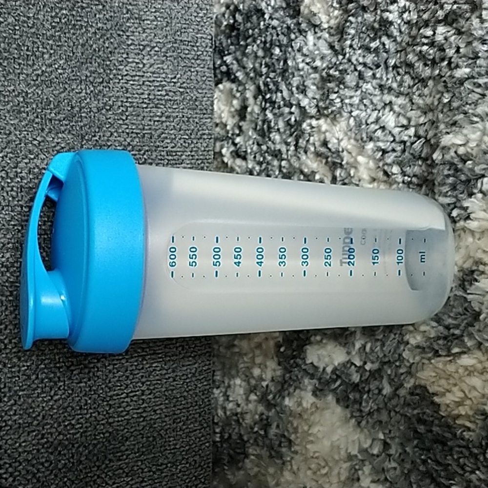 Tupperware Quick Shake Container NWOT - Picture 1 of 4